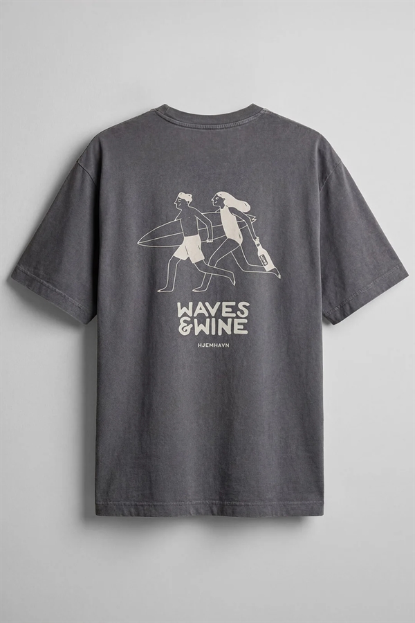 Hjemhavn Waves & Wines Tee
